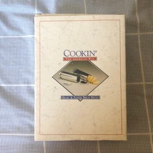 Cookin heart and flower bread molds NEW
